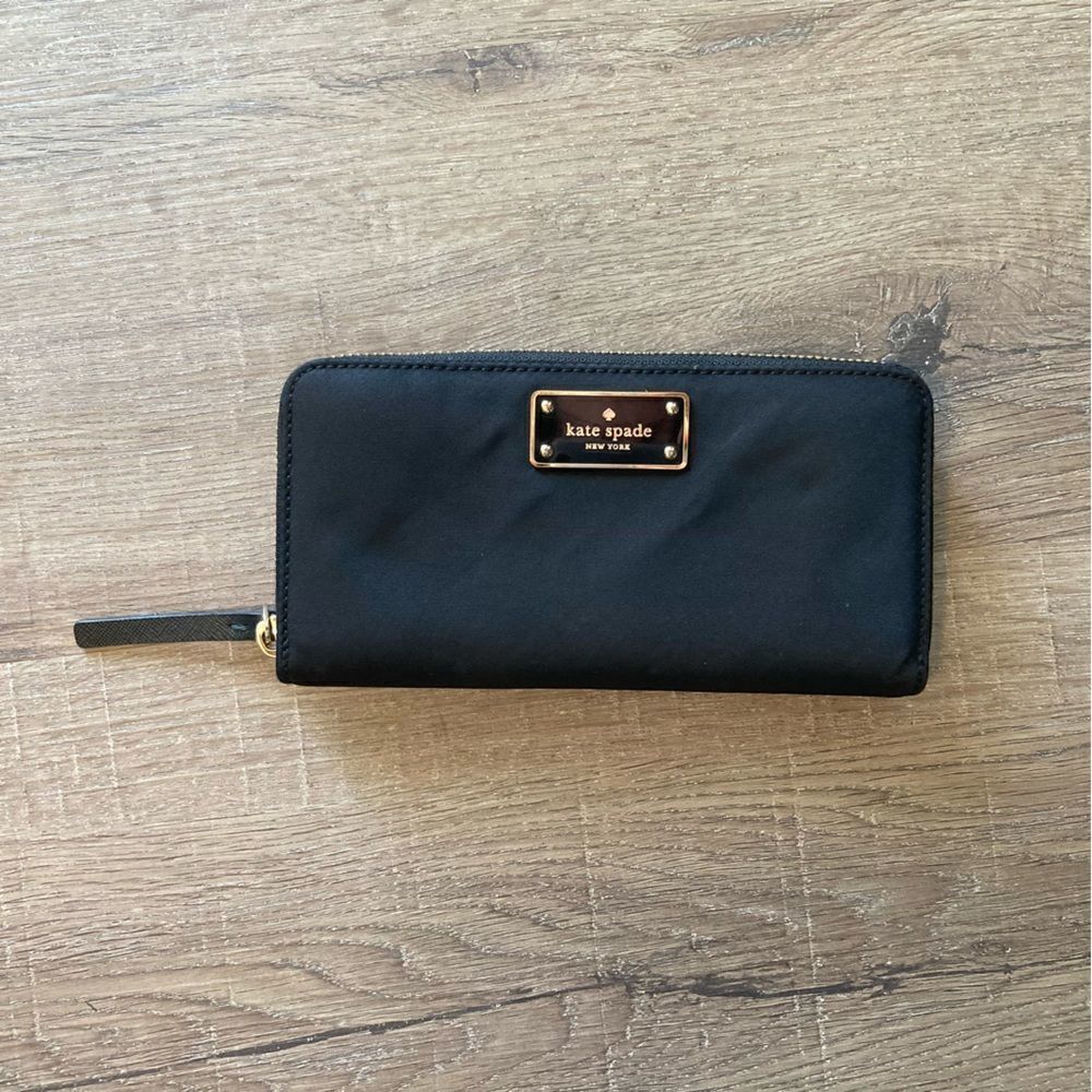 Kate Spade Wilson Road Neda Wallet EUC